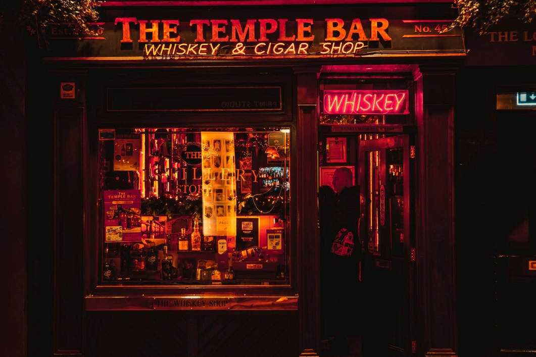 A nighttime photo of The Temple Bar 