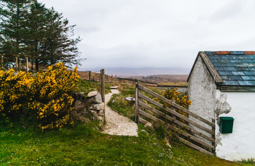 Cottage in the Irish countryside